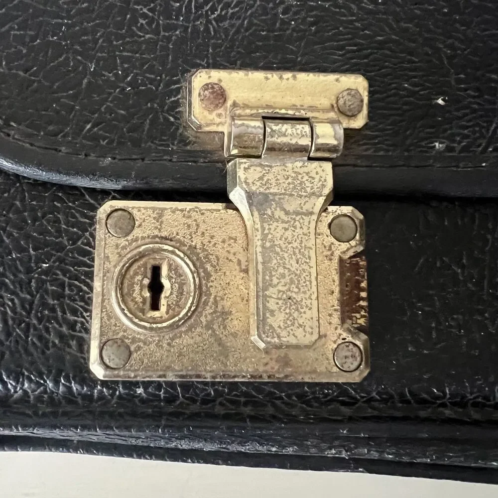 1970s Vintage Security Locking Hardshell Pilot Attache or Catalog Case Briefcase